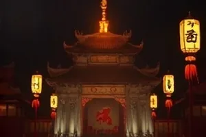 本站主推横版封面，夜色中的海岸灯塔与渐亮的天光